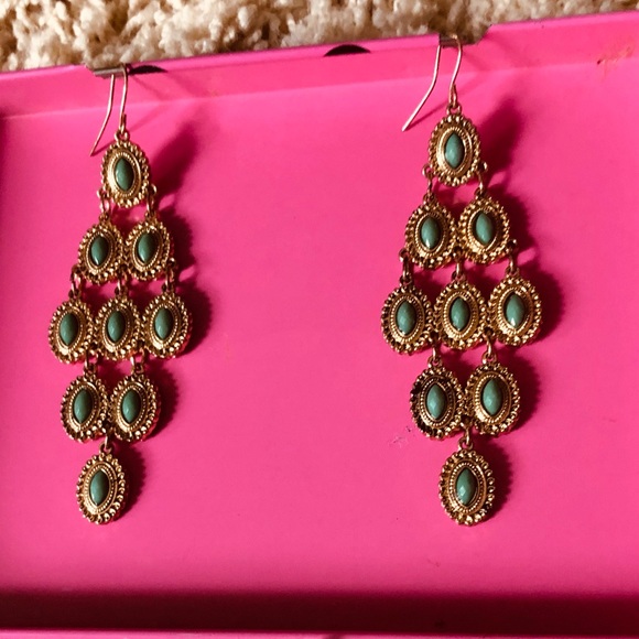 Gold chandelier earrings with mint green stones - Picture 2 of 2